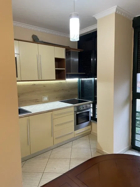 Tirane, jepet me qera apartament 1+1 Kati 2, 67 m² 500 € (9-kateshet)