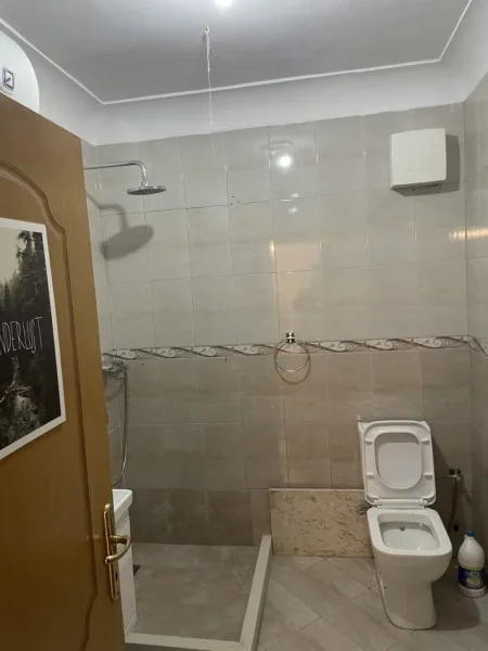 Tirane, jepet me qera apartament 1+1 Kati 2, 67 m² 500 € (9-kateshet)