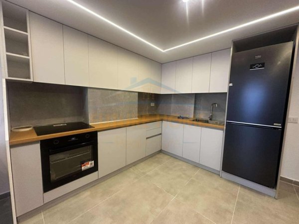 Tirane, shitet apartament duplex 1+1 Kati 1, 75 m² 120.000 € (Golden Park)