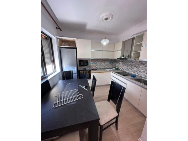 Tirane, shitet apartament 2+1+Ballkon Kati 4, 74 m² 147.000 € (Rruga Bardhyl)