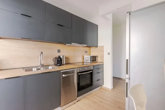 Tirane, jepet me qera apartament 1+1+Ballkon Kati 3, 60 m² 600 € (kodra e diellit)