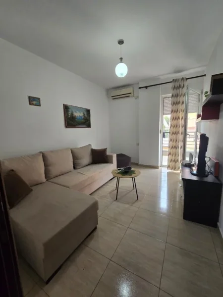 Tirane, jepet me qera apartament 1+1+Ballkon Kati 3, 75 m² 550 € (RRUGA E ELBASANIT)