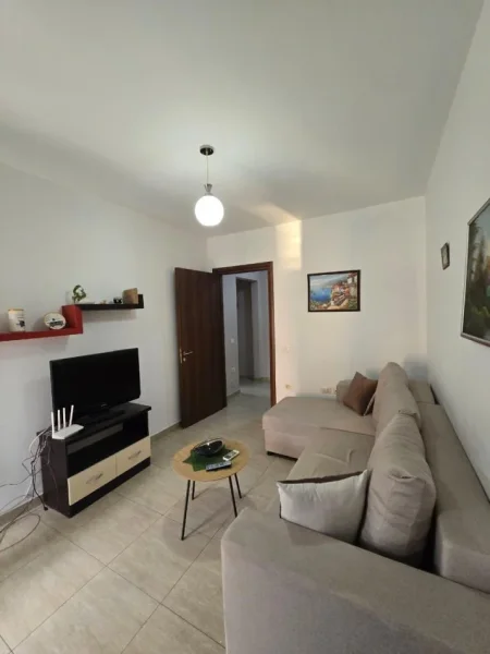 Tirane, jepet me qera apartament 1+1+Ballkon Kati 3, 75 m² 550 € (RRUGA E ELBASANIT)