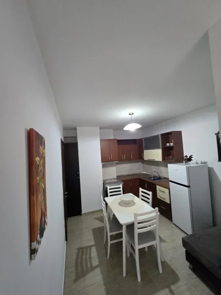 Tirane, jepet me qera apartament 1+1+Ballkon Kati 3, 75 m² 550 € (RRUGA E ELBASANIT)