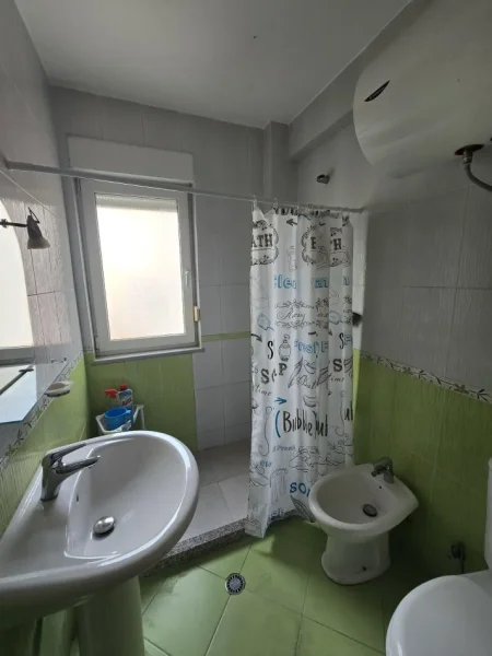 Tirane, jepet me qera apartament 1+1+Ballkon Kati 3, 75 m² 550 € (RRUGA E ELBASANIT)