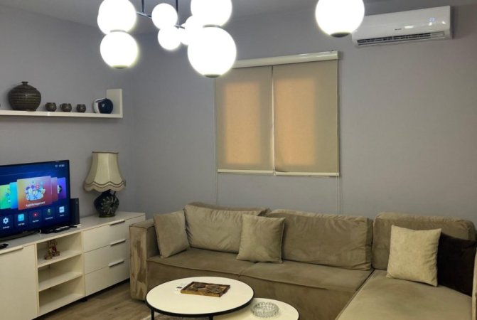 Tirane, jepet me qera apartament 1+1+Ballkon Kati 1, 60 m² 650 € (KOMUNA E PARISIT)