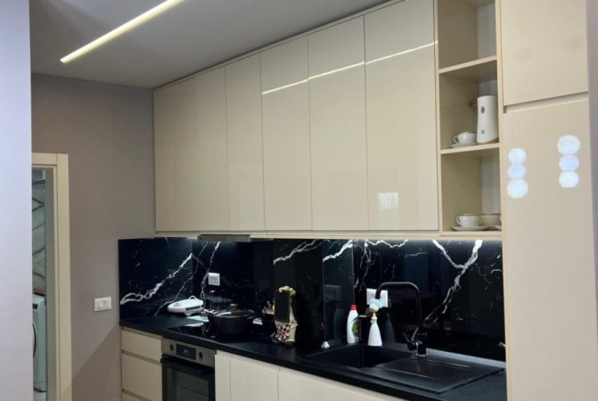 Tirane, jepet me qera apartament 1+1+Ballkon Kati 1, 60 m² 650 € (KOMUNA E PARISIT)