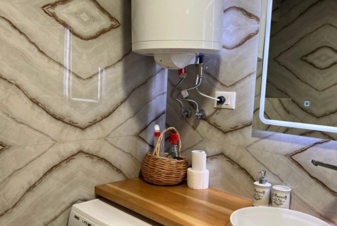 Tirane, jepet me qera apartament 1+1+Ballkon Kati 1, 60 m² 650 € (KOMUNA E PARISIT)