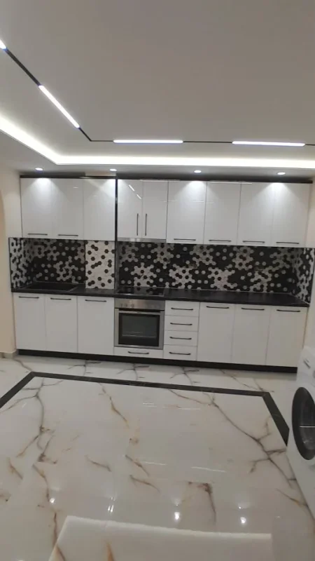 Tirane, jepet me qera apartament duplex 3+1 Kati 2, 120 m² 800 € (Prane Ambasades Amerikane dhe Universitetit Metropolitan)