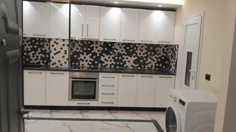 Tirane, jepet me qera apartament duplex 3+1 Kati 2, 120 m² 800 € (Prane Ambasades Amerikane dhe Universitetit Metropolitan)