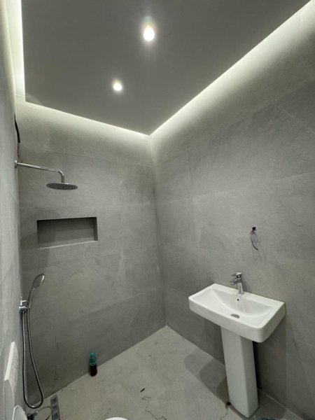 Tirane, jepet me qera apartament 2+1+Ballkon Kati 2, 86 m² 500 € 