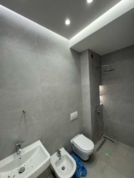 Tirane, jepet me qera apartament 2+1+Ballkon Kati 2, 86 m² 500 € 