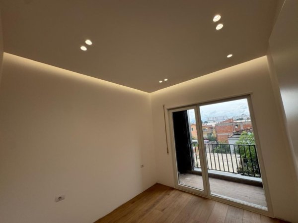 Tirane, jepet me qera apartament 2+1+Ballkon Kati 2, 86 m² 500 € 