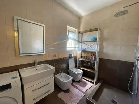 Tirane, shitet apartament 1+1+Ballkon Kati 4, 58 m² 103.000 € (Oxhaku)