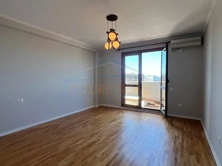 Tirane, shitet apartament 2+1+Ballkon Kati 7, 109 m² 175.000 € (Kinostudio)