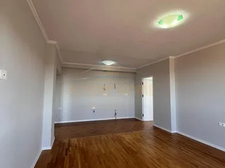Tirane, shitet apartament 2+1+Ballkon Kati 7, 109 m² 175.000 € (Kinostudio)