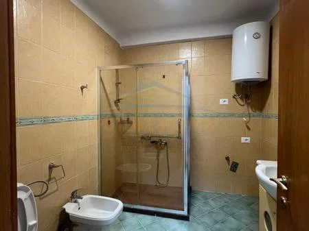 Tirane, shitet apartament 2+1+Ballkon Kati 7, 109 m² 175.000 € (Kinostudio)