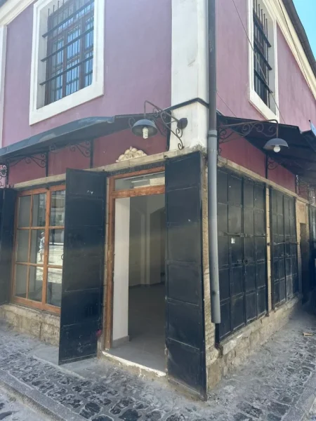 Korce, jepet me qera dyqan Kati 0, 32 m² 290 € (Rr. Spiro Jovan Kosturi)