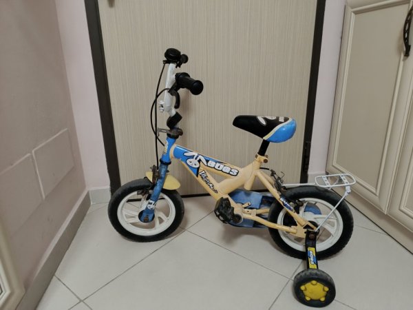 Durres, shes biciklete Biciklete e verdhë 20 €
