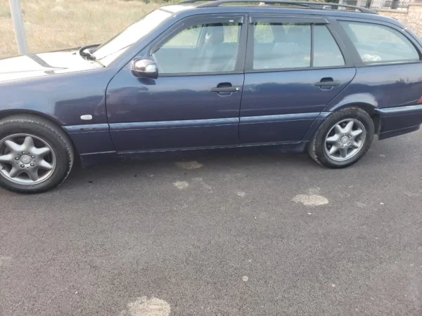 Puke, shes makine me portobagazh Mercedez-Benz Nafte, blu e errët manuale Kondicioner 2.100 €