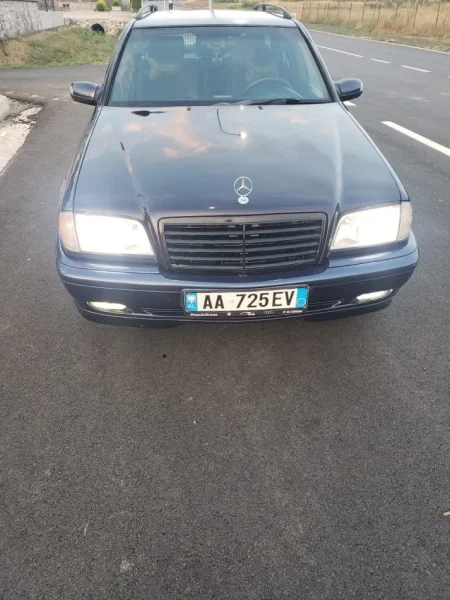 Puke, shes makine me portobagazh Mercedez-Benz Nafte, blu e errët manuale Kondicioner 2.100 €