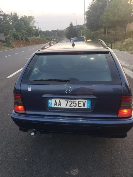 Puke, shes makine me portobagazh Mercedez-Benz Nafte, blu e errët manuale Kondicioner 2.100 €