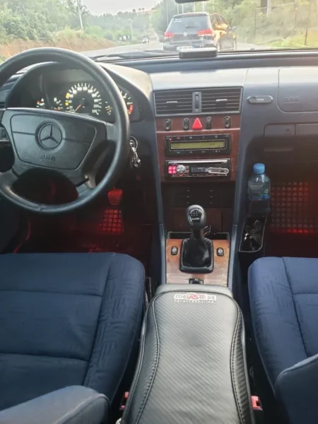 Puke, shes makine me portobagazh Mercedez-Benz Nafte, blu e errët manuale Kondicioner 2.100 €