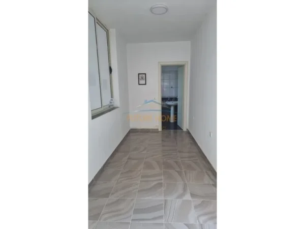 Shitet, Ambient Biznesi 16 m², Fresk 32.000 €