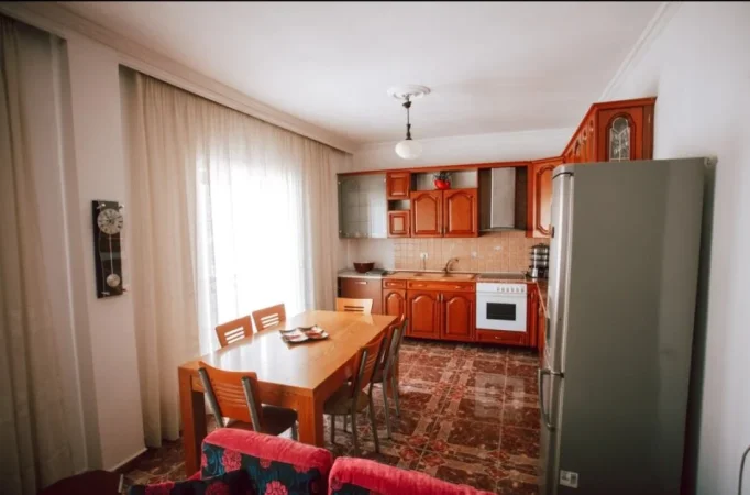 Tirane, jepet me qera apartament 3+1+Ballkon Kati 3, 120 m² 650 €