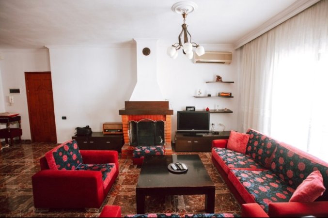 Tirane, jepet me qera apartament 3+1+Ballkon Kati 3, 120 m² 650 €