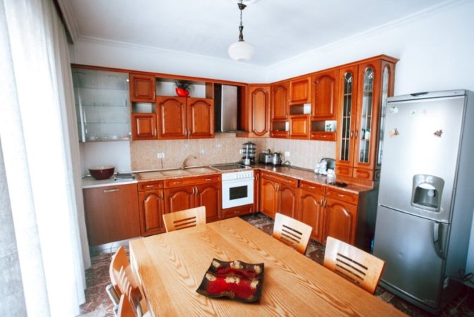 Tirane, jepet me qera apartament 3+1+Ballkon Kati 3, 120 m² 650 €