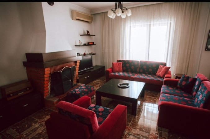 Tirane, jepet me qera apartament 3+1+Ballkon Kati 3, 120 m² 650 €