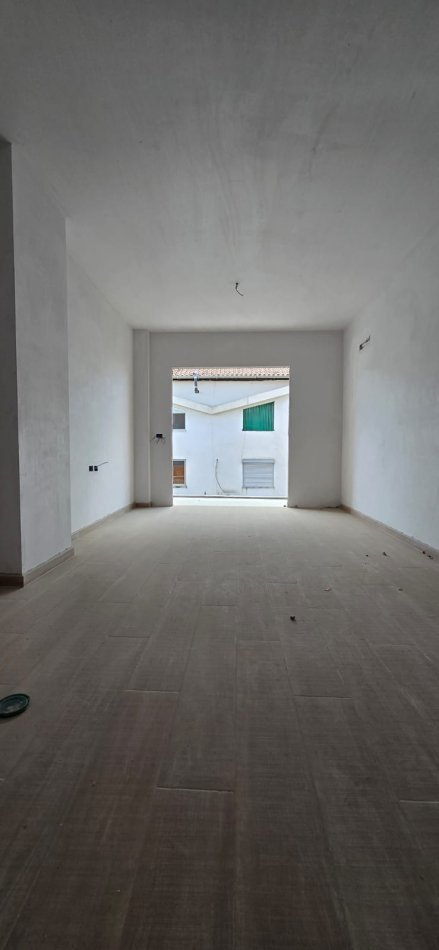 Tirane, shitet apartament 1+1 Kati 1, 139.460 € 