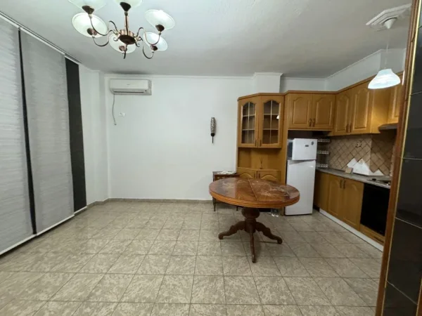 Tirane, jap me qera apartament , 800 m² 