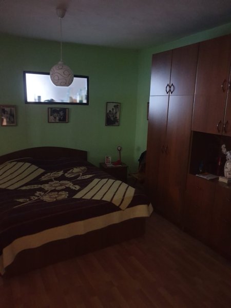 Tirane, jepet me qera apartament 3+1 Kati 1, 650 € 