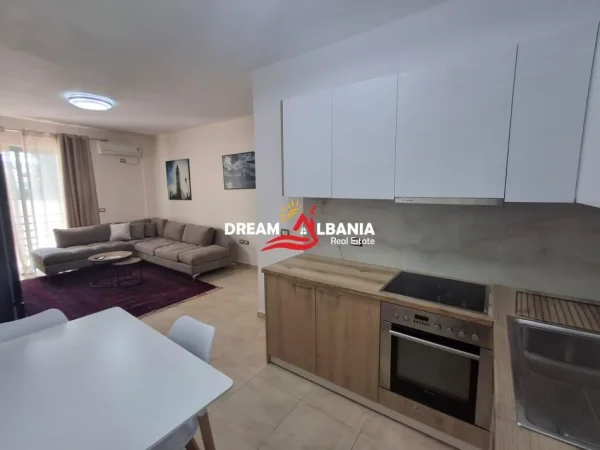 Tirane, jepet me qera apartament 2+1 Kati 1, 90 m² 550 € (afer Shkolles Rreze Drite Sauk)