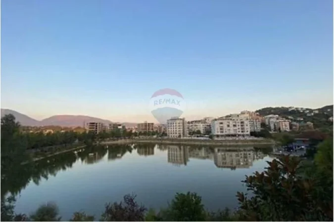 Tirane, shitet apartament 3+1+Ballkon , 134 m² 375.000 € 