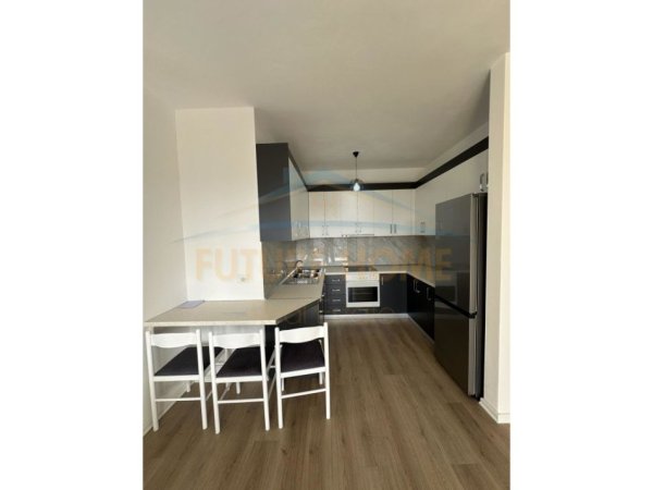 Tirane, jepet me qera apartament 2+1+Ballkon Kati 5, 135 m² 600 € (Kompleksi Grand Gallery)
