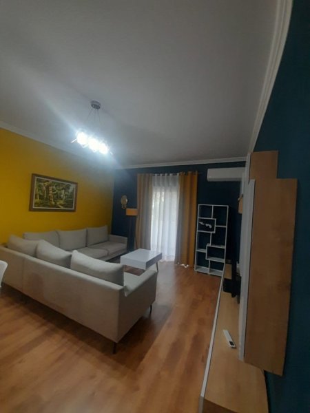 Tirane, jepet me qera apartament 2+1 Kati 1, 90 m² 600 € (Rruga Ferit Xhajko, tek Ish- Resorant Durrësi)