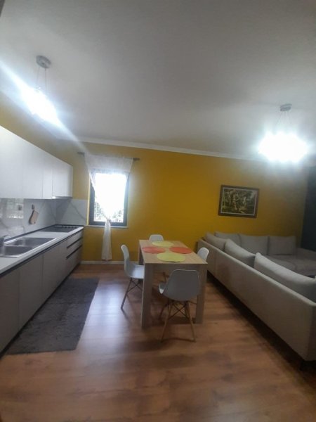 Tirane, jepet me qera apartament 2+1 Kati 1, 90 m² 600 € (Rruga Ferit Xhajko, tek Ish- Resorant Durrësi)