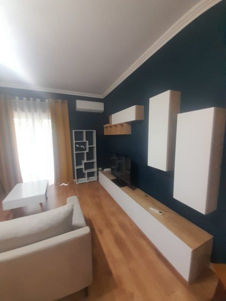 Tirane, jepet me qera apartament 2+1 Kati 1, 90 m² 600 € (Rruga Ferit Xhajko, tek Ish- Resorant Durrësi)