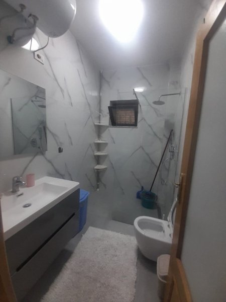 Tirane, jepet me qera apartament 2+1 Kati 1, 90 m² 600 € (Rruga Ferit Xhajko, tek Ish- Resorant Durrësi)