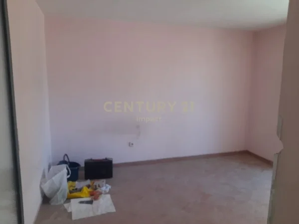 Tirane, jepet me qera apartament 2+1 Kati 2, 63 m² 550 € 