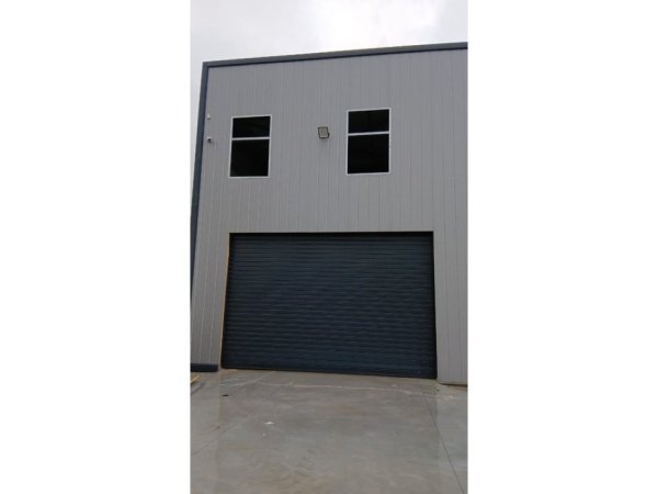 Tirane, shitet ambjent biznesi , 1.300 m² 1.300.000 € 