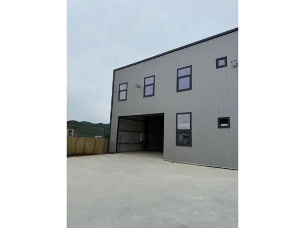 Tirane, shitet ambjent biznesi , 1.300 m² 1.300.000 € 