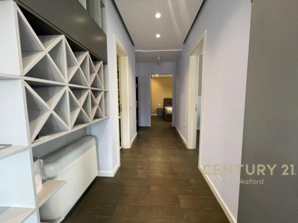 Tirane, jepet me qera apartament 2+1 Kati 4, 80 m² 650 € (Prane Rreth Rrotullimit ne Astir)