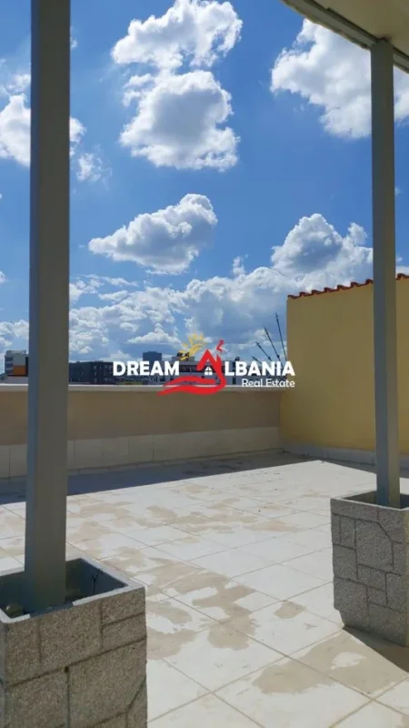 Tirane, jepet me qera apartament 1+1 , 75 m²550 € (prane Medresese)
