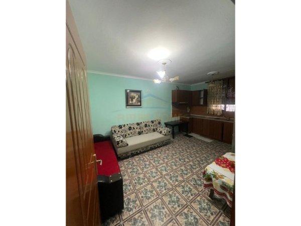 Tirane, jepet me qera 2+1 , 450 €