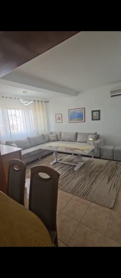 Tirane, jepet me qera apartament 2+1+Ballkon Kati 6, 100 m² 650 € (Rruga Fortuzi,Pranë Shkollës Jeronin De Rada)