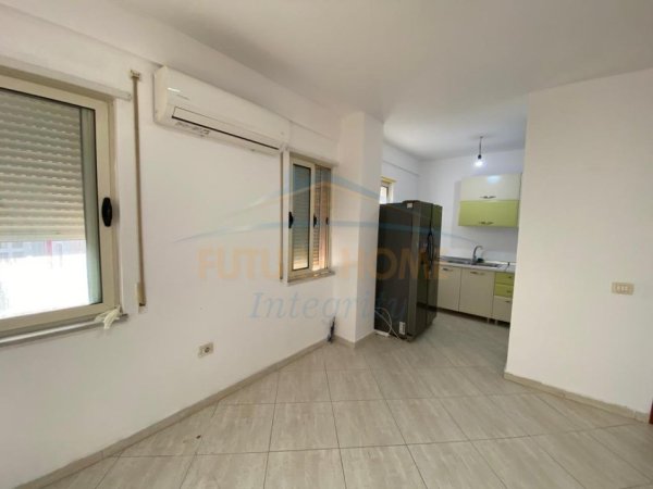 0683487469 Tirane, jepet me qera apartament 2+1 Kati 7, 97 m² 600 € (BULEVARDI I RI)